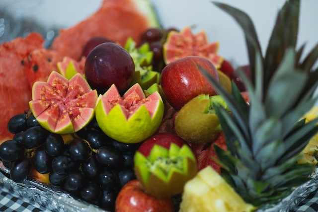 plat de fruits colorés